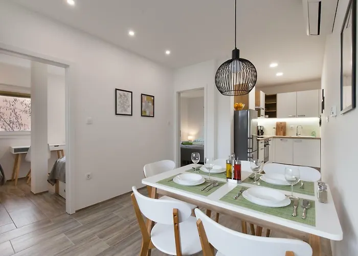 Felix Tour As * Liubliana